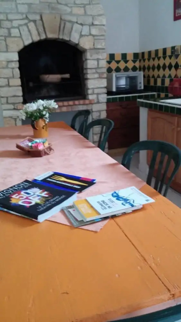 House With one Bedroom in Pujaut, With Wonderful Mountain View, Furnis