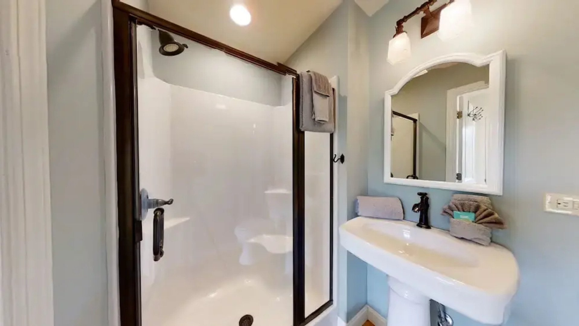 Peace Of Paradise 2 Bedroom Home by RedAwning