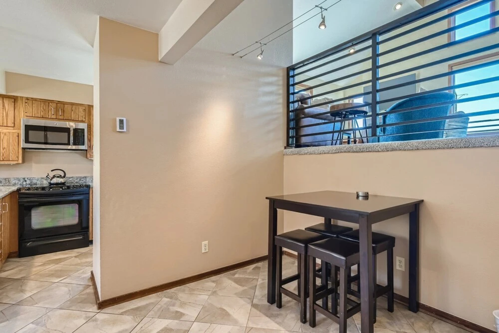 2bedroom+Loft Private Entry, Lake Views, Amazing Location, Near all Ski Resorts 3 Townhouse by RedAwning