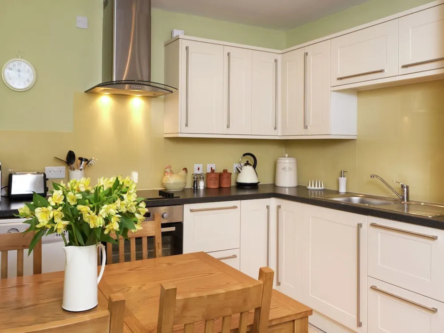 Comfortable Holiday Home in Crickhowell Near River Usk