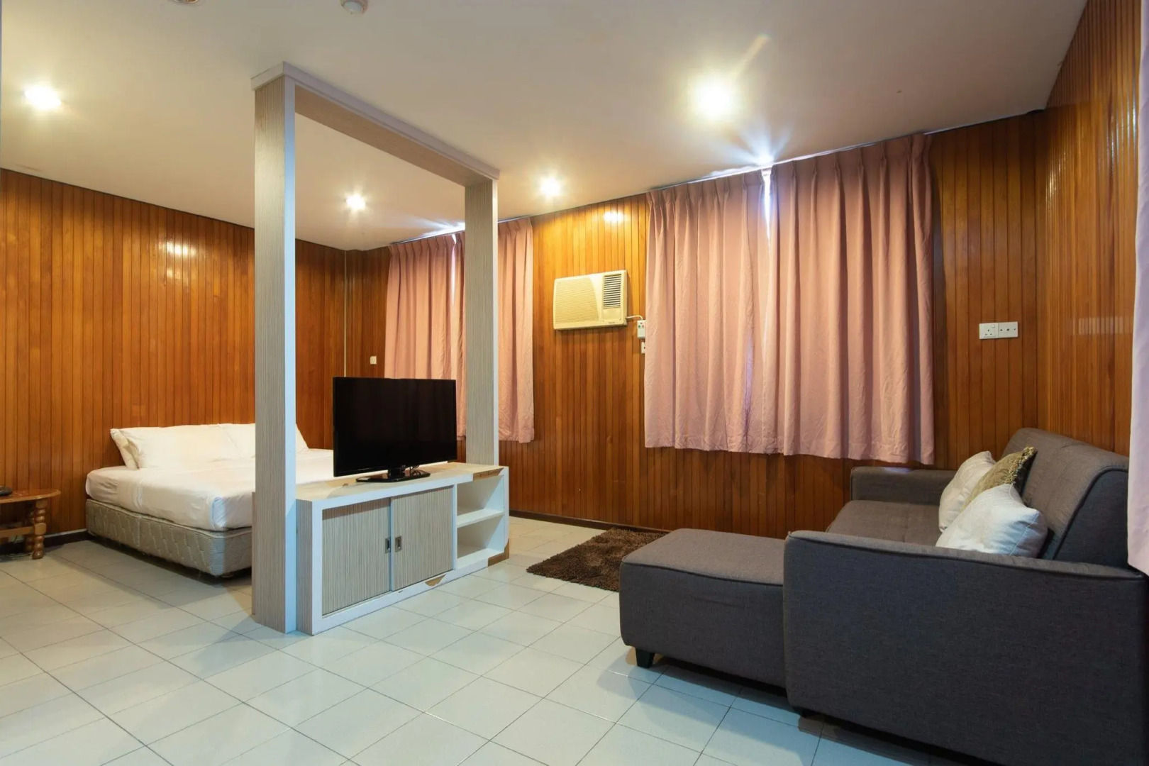 OYO 89577 Kristal Hotel