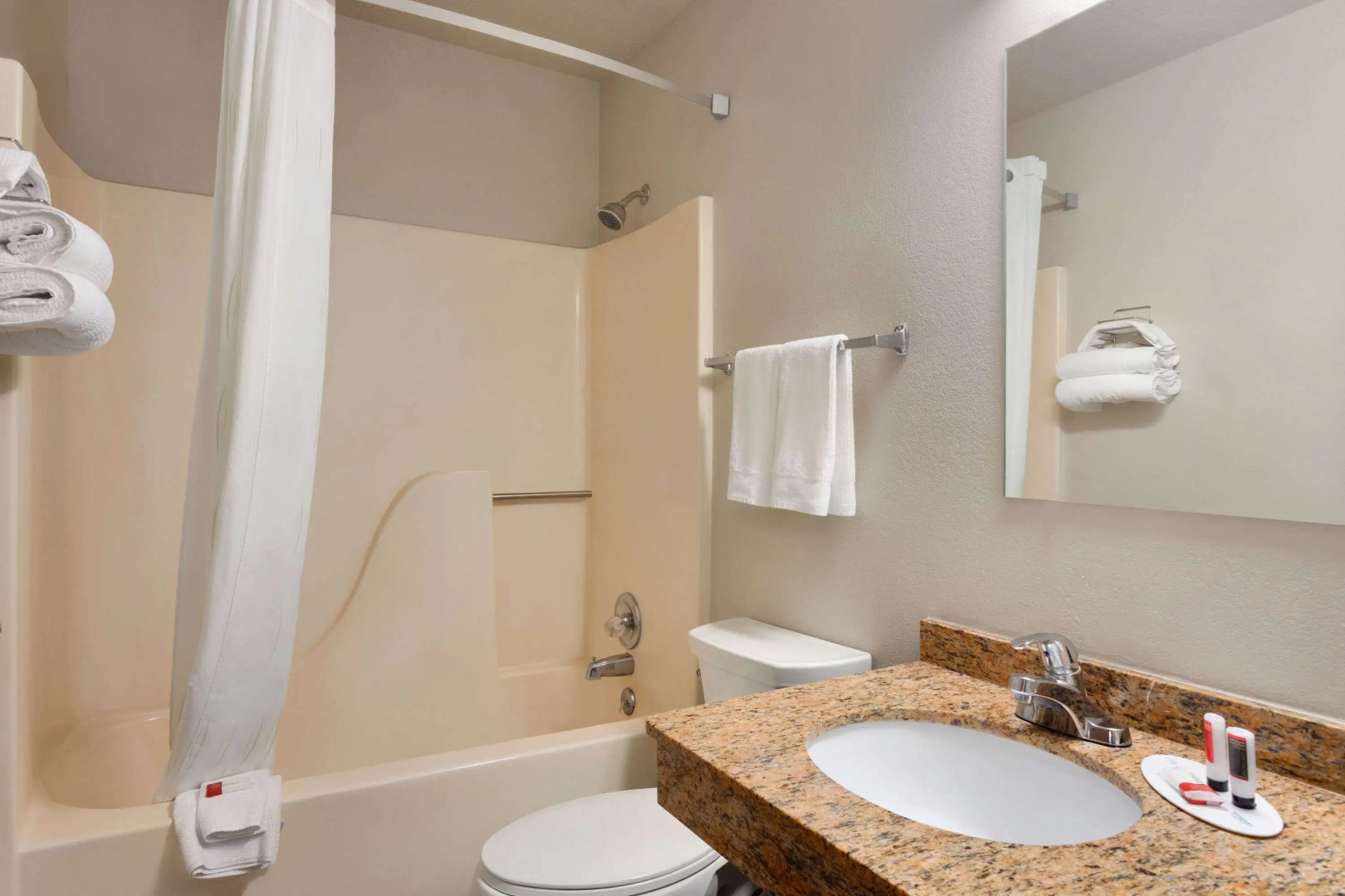 Travelodge by Wyndham Jefferson City