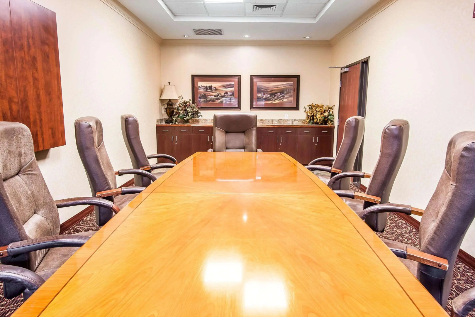 Comfort Inn & Suites McMinnville Wine Country