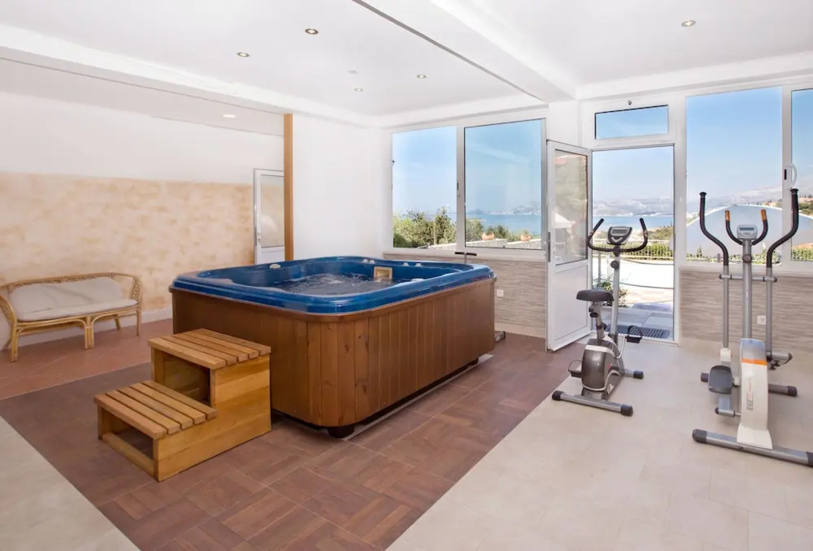 Apartments Carol Royal