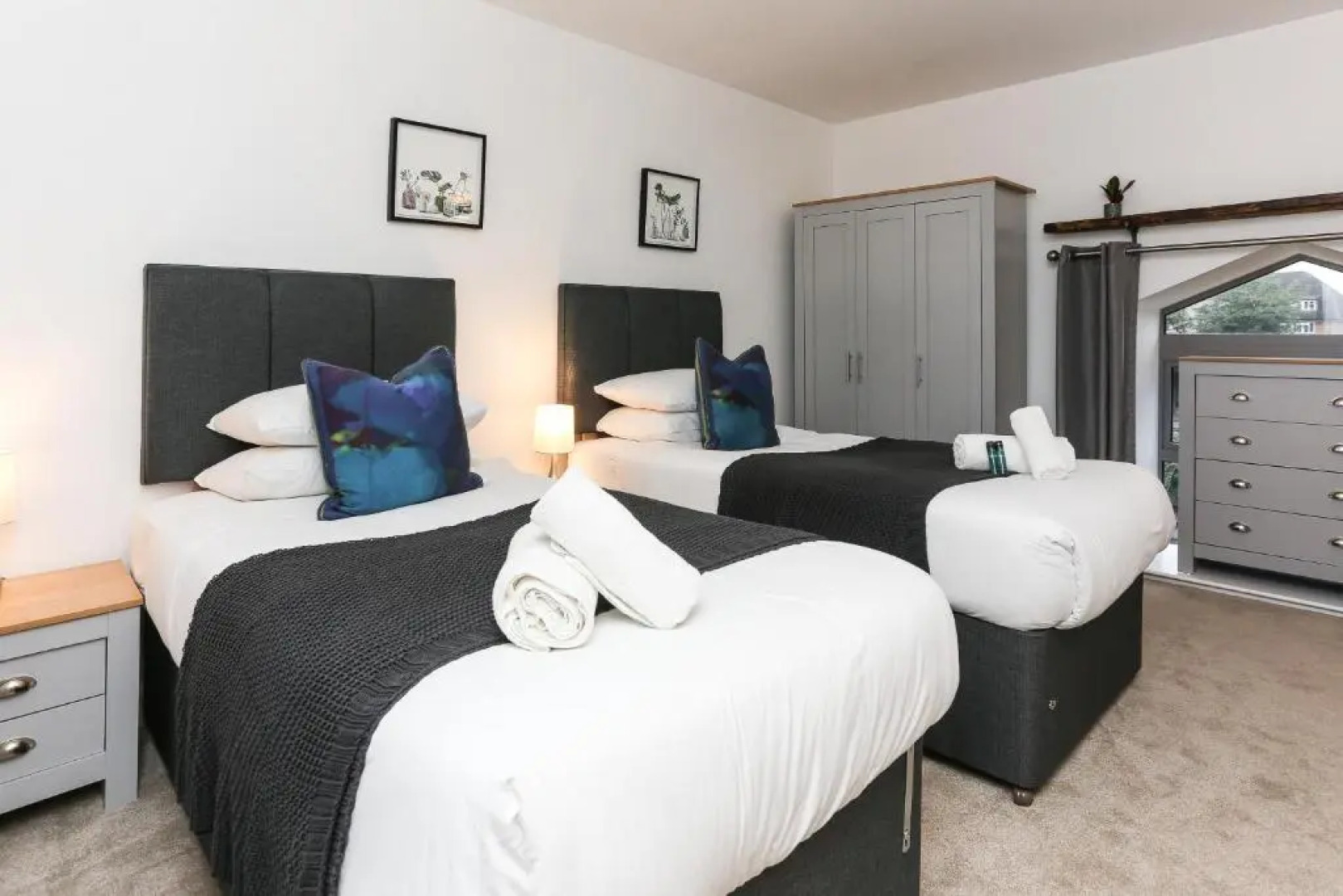 Strawberry Line, Flat 1