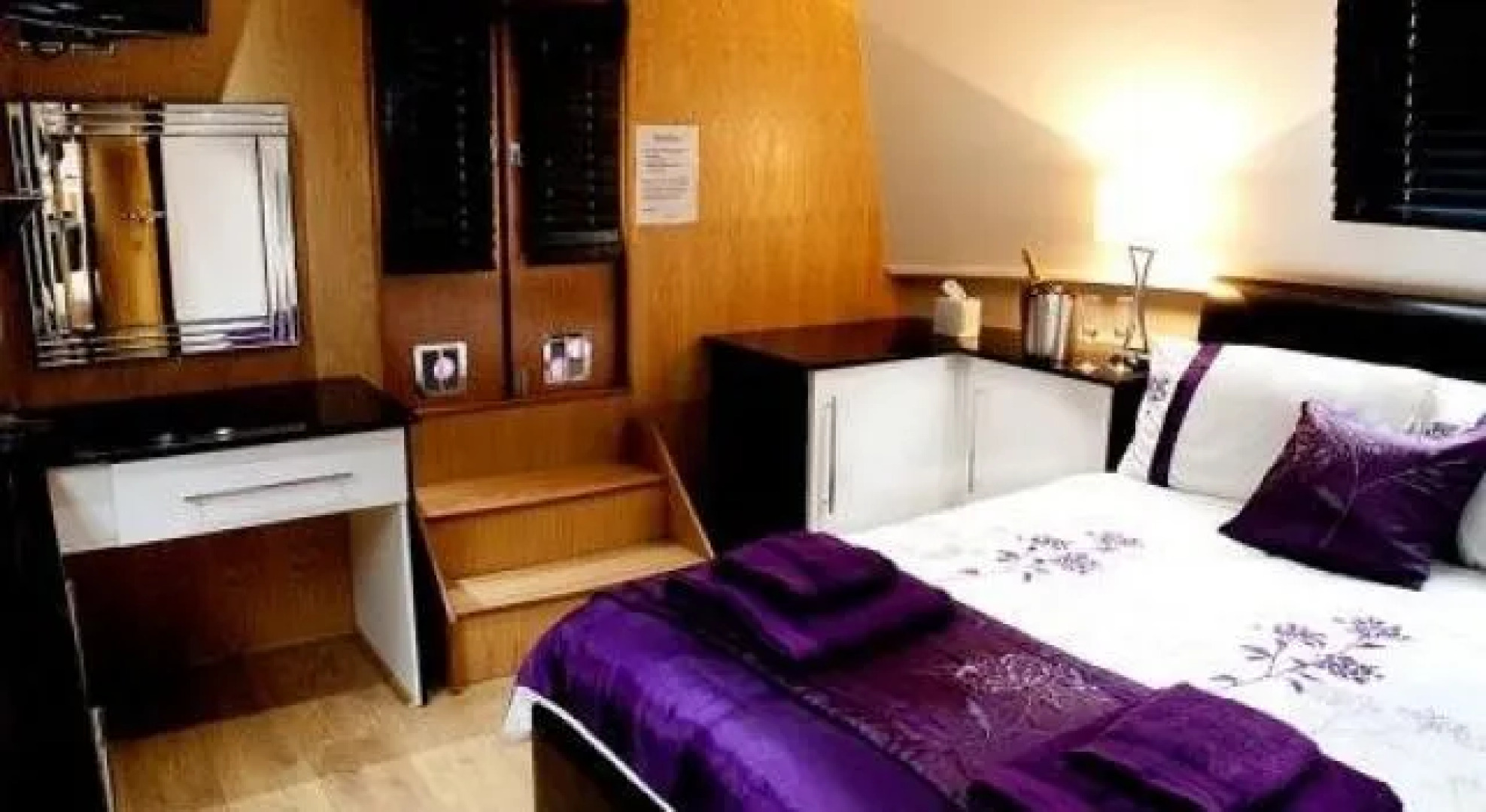 Hollywood Apartments  Barges