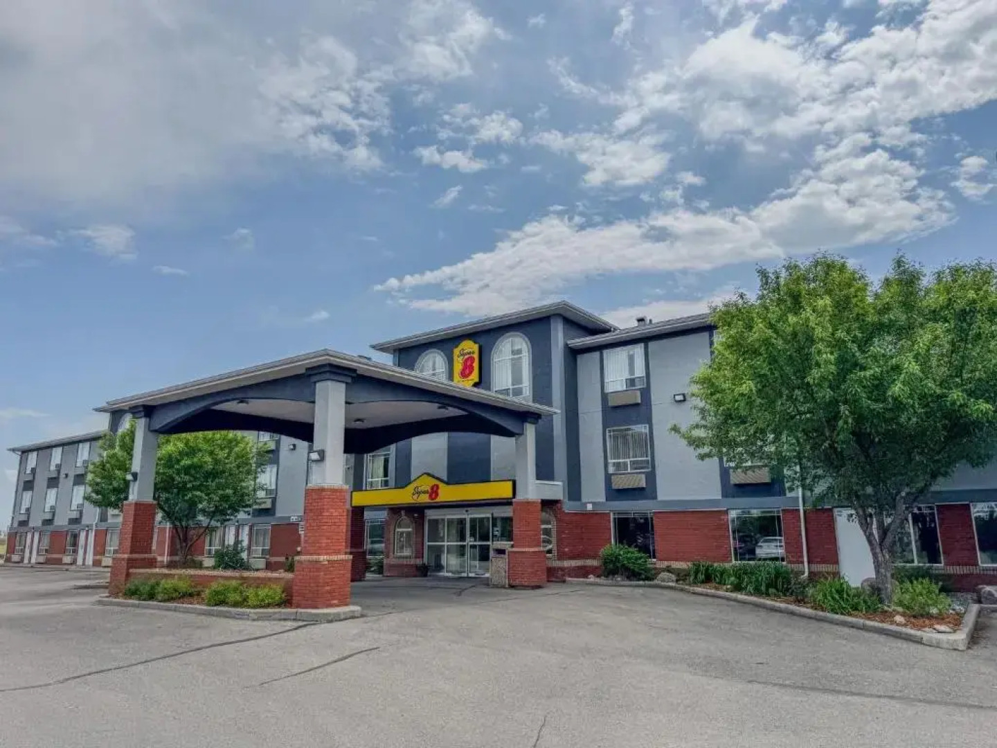 Super 8 High River AB