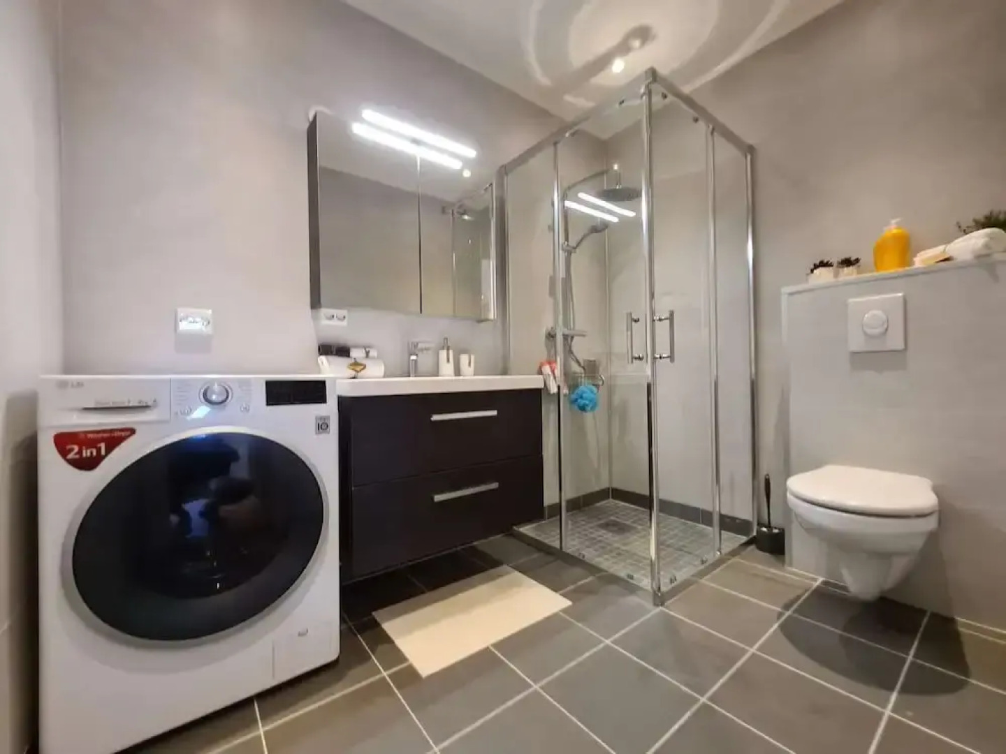 Bright And Modern - 2-bedroom, Central, Free Parking