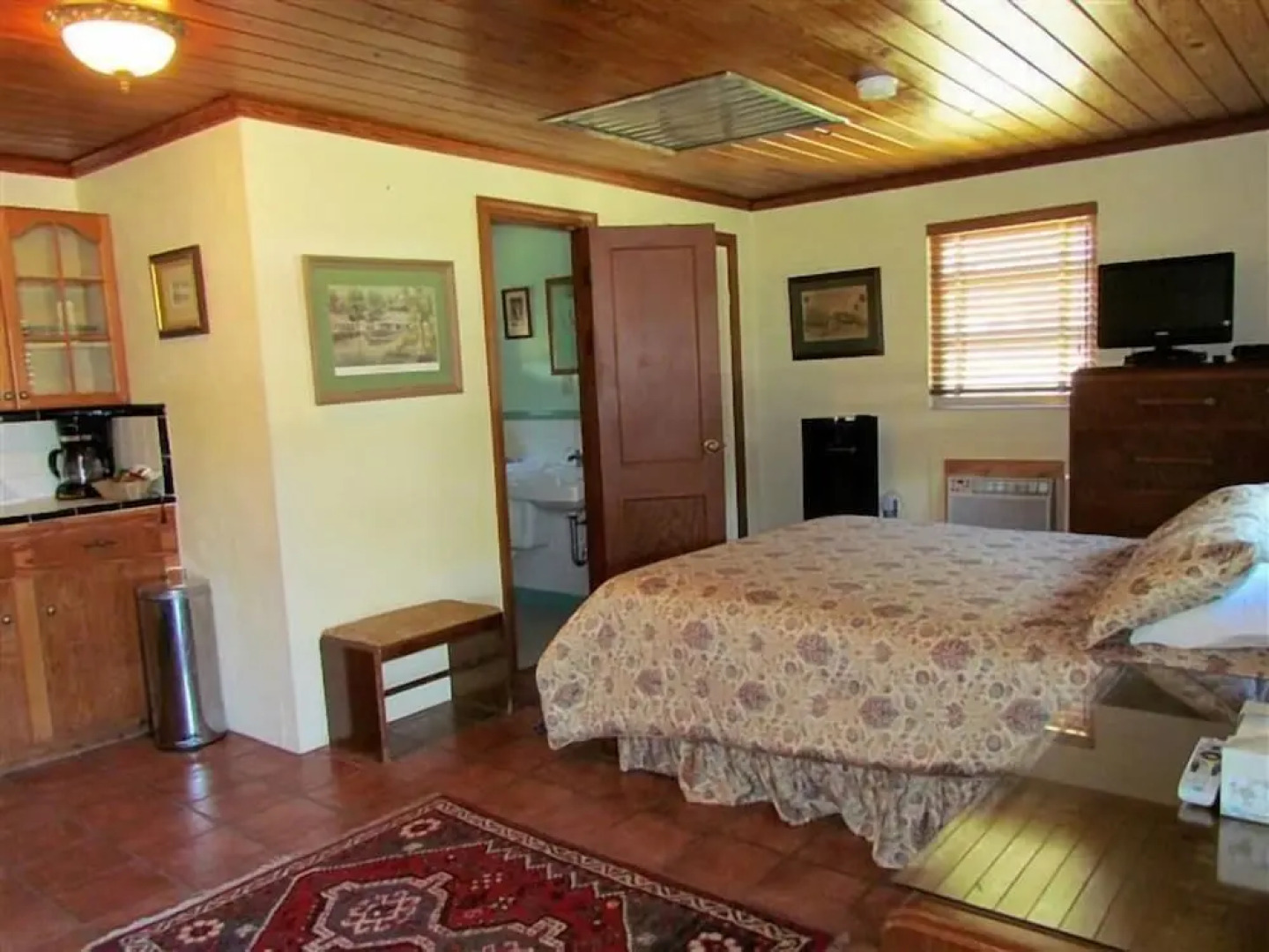 Yearling Restaurant and Cabins