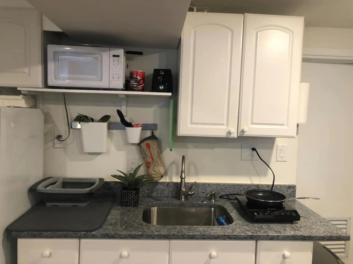 Tucked away garden level studio near Cambridge