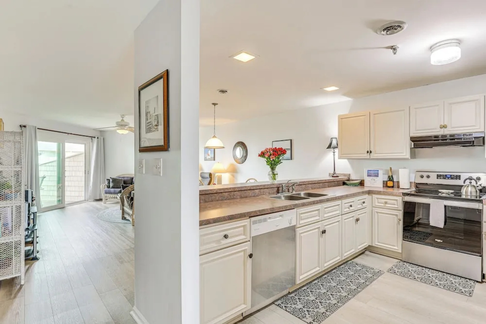 Oak Island Beachfront Condo w/ Community Pool