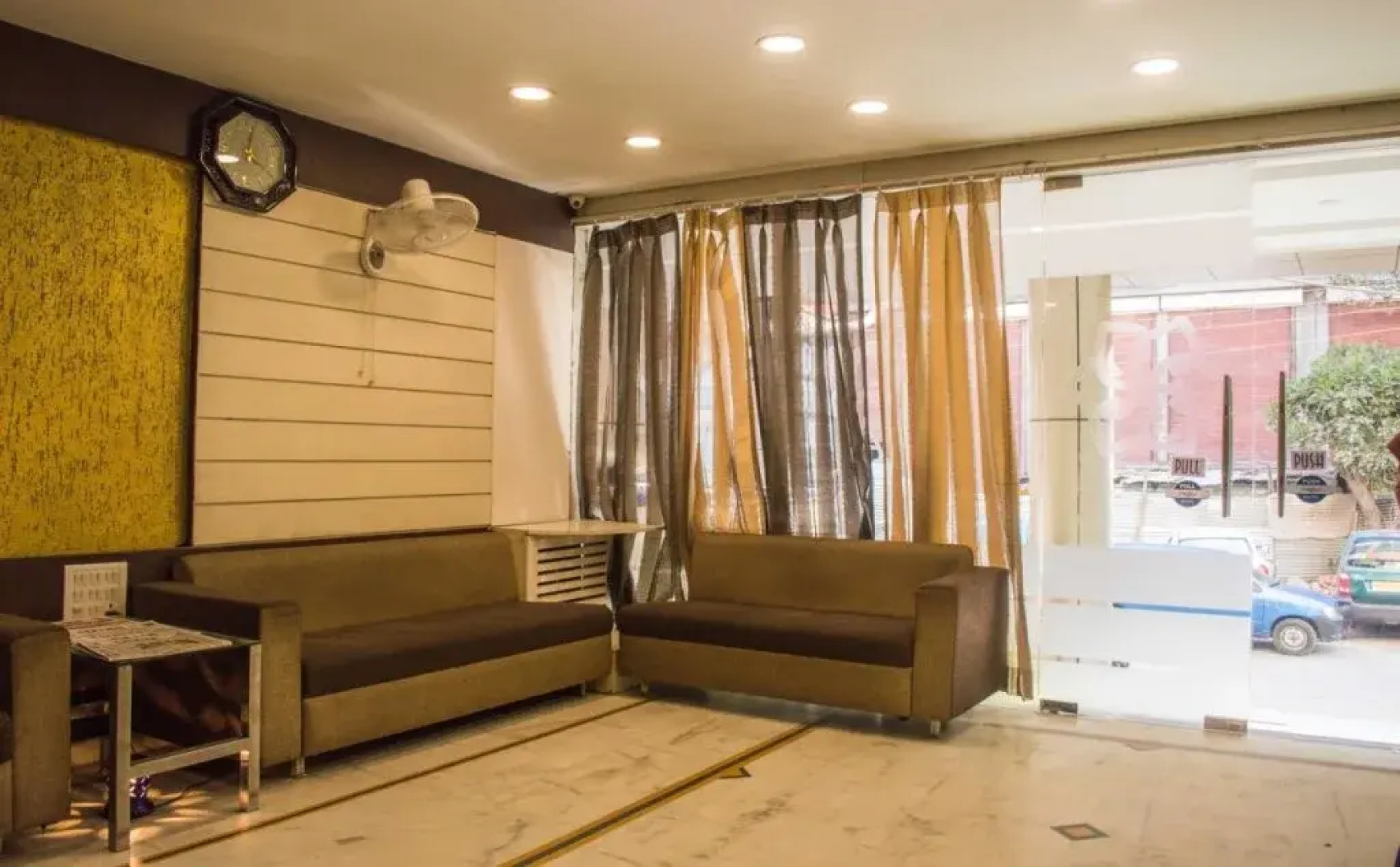 OYO 24646 Hotel Gaurav Palace