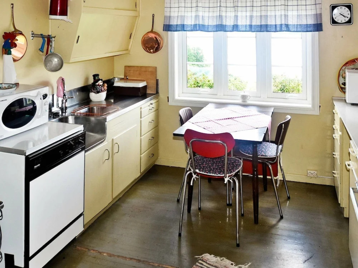 6 Person Holiday Home in Fevåg