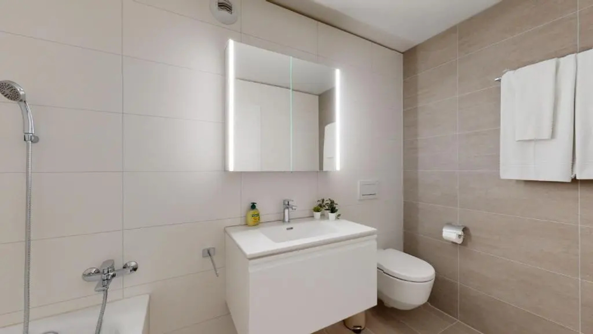 Sublime contemporary apartment in the city centre