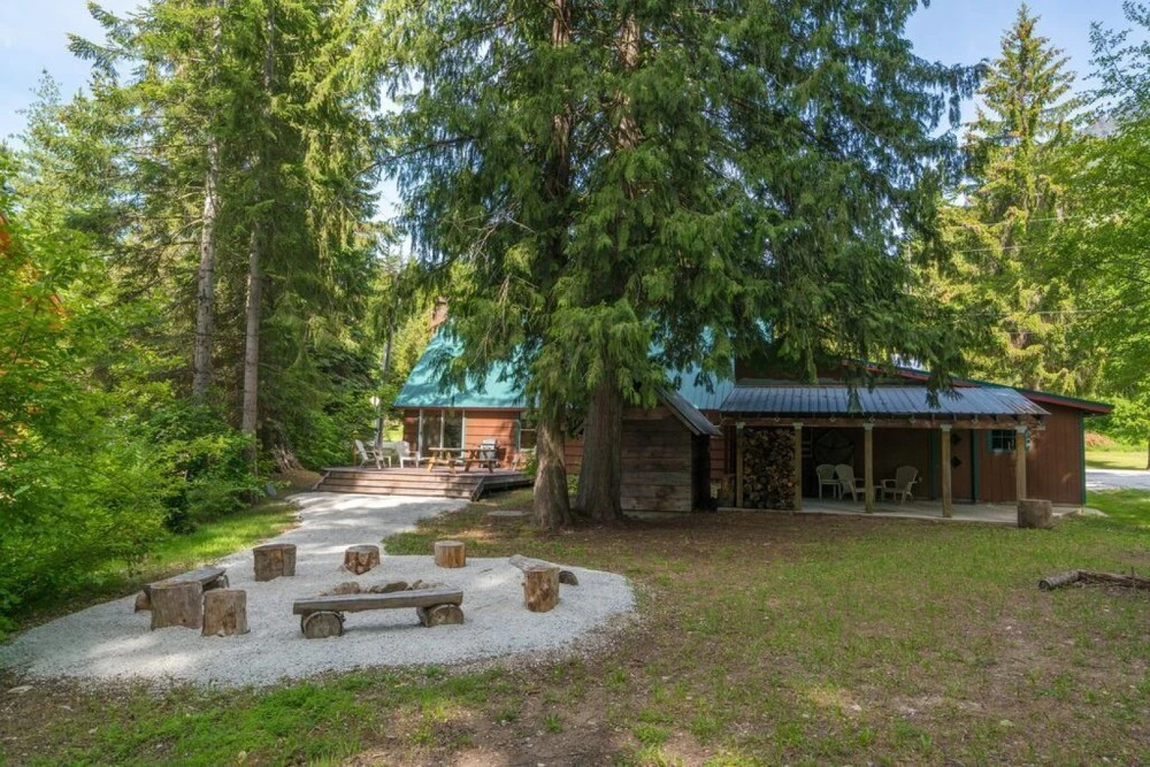 Peaceful Pines Cabin - Three Bedroom Home with Hot Tub