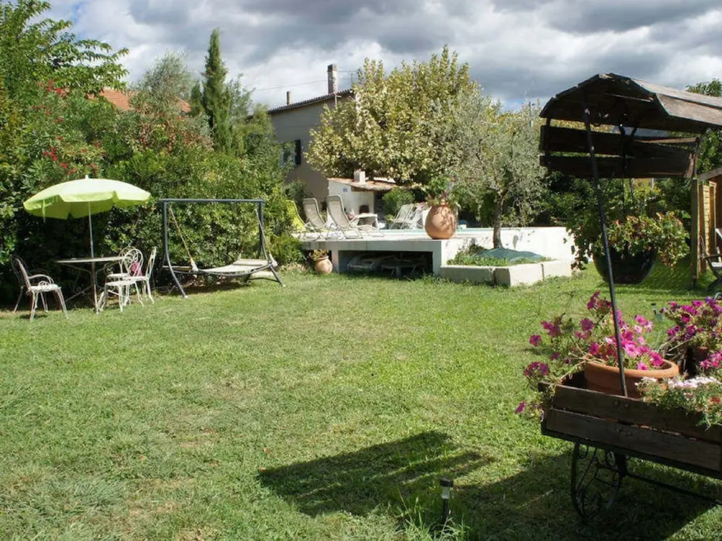 Holiday House With Swimming Pool Near the Beautiful City of Aix-en-provence