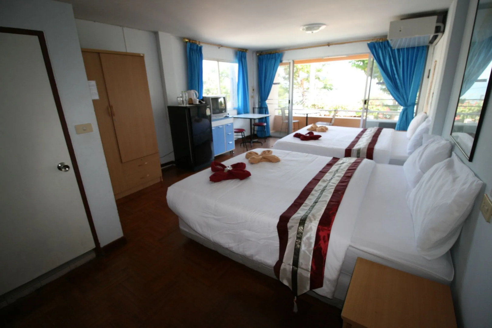 Beachfront Hotel Cha Am