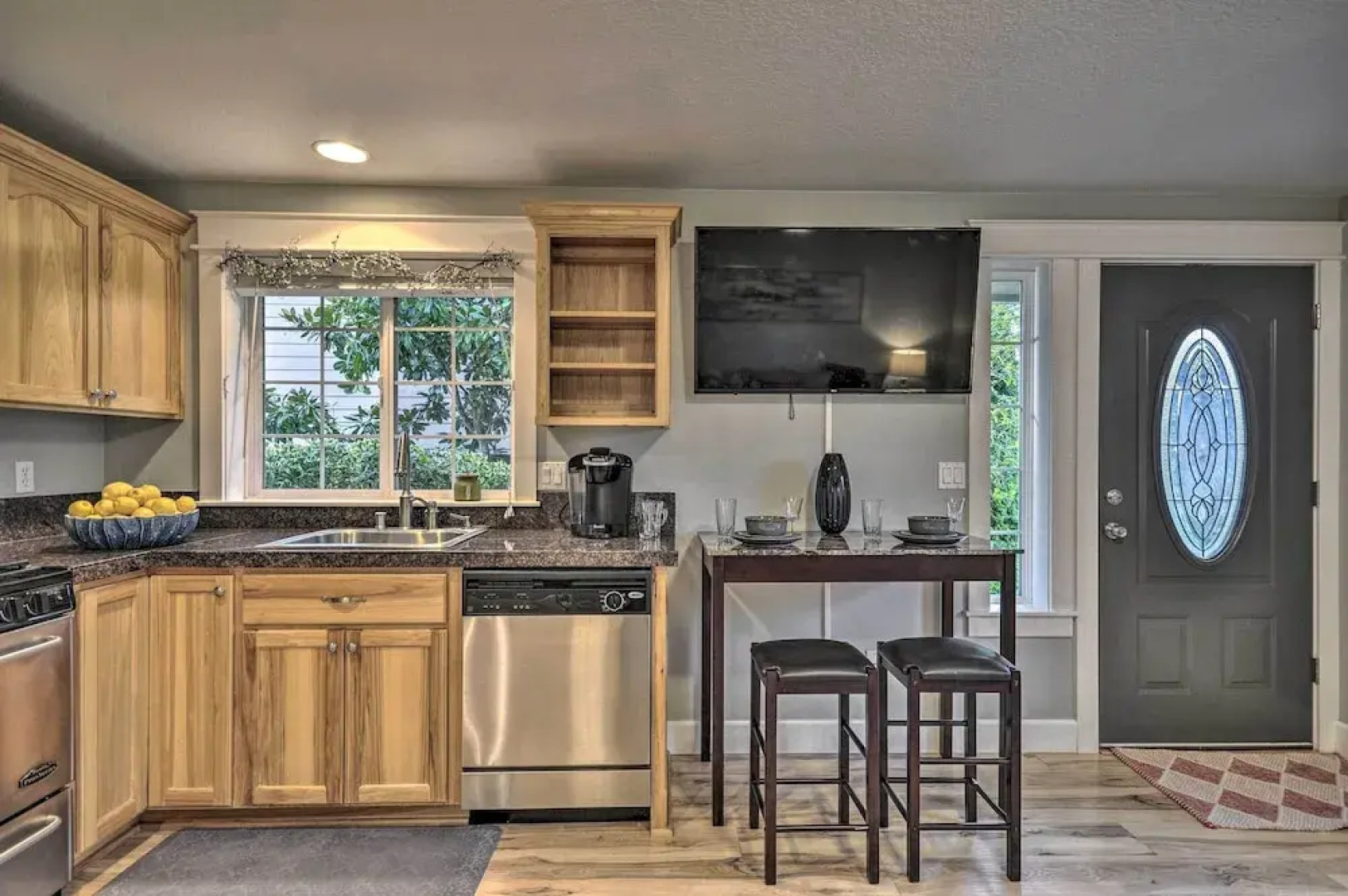 Chic Battle Ground Apartment ~ 18 Mi to Vancouver!