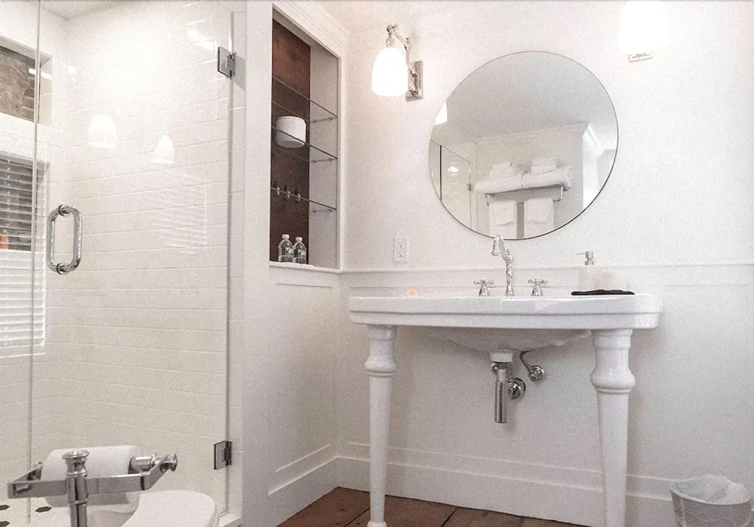 The Deacon & James Pharmacy B&B