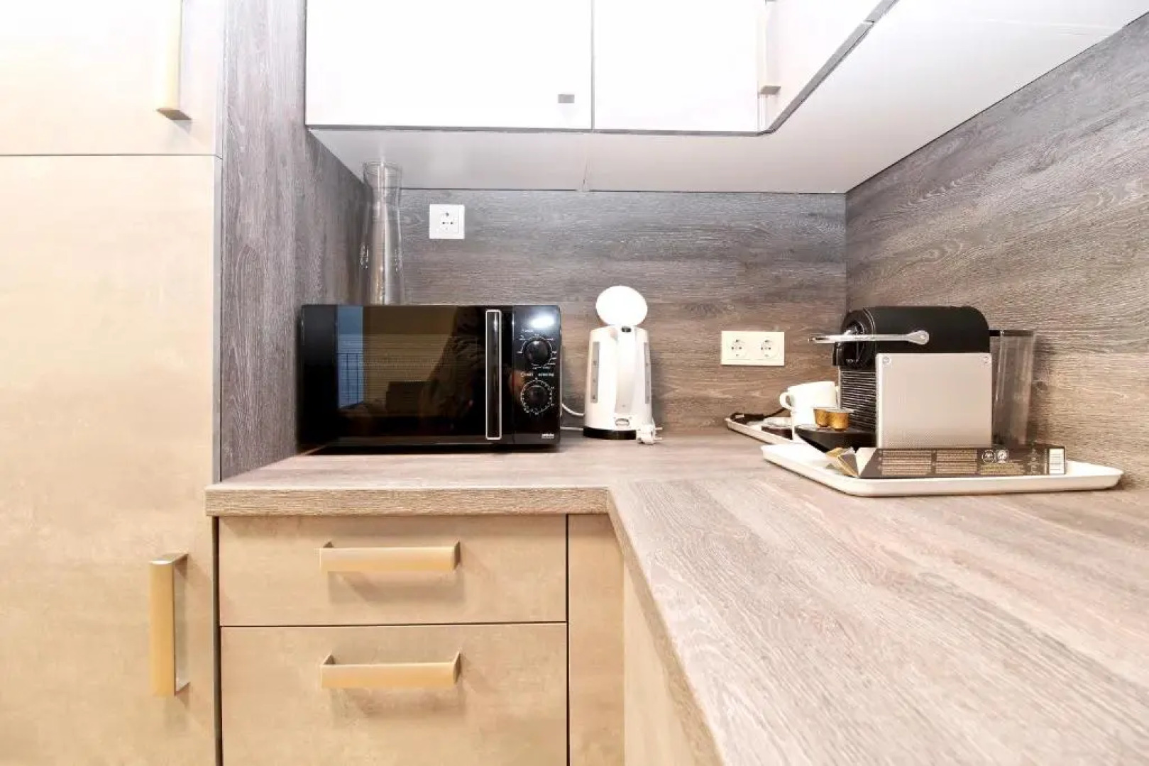 Balcony/Pool/Free Parking Garage Studio