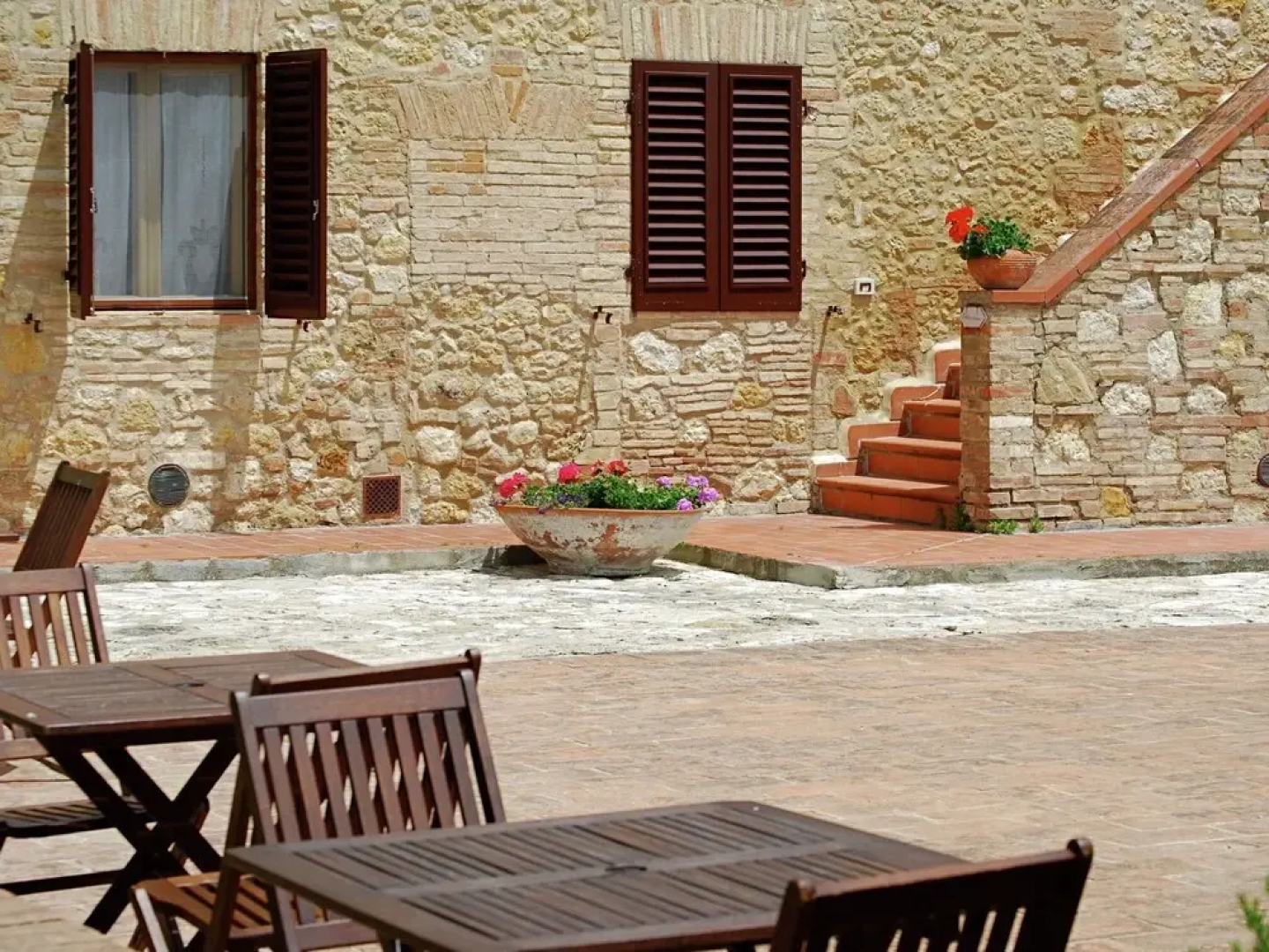 Peaceful Apartment in San Gimignano Tuscany with Pool