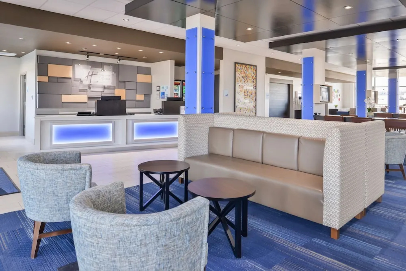 Holiday Inn Express & Suites Kansas City - Lee's Summit, an IHG Hotel