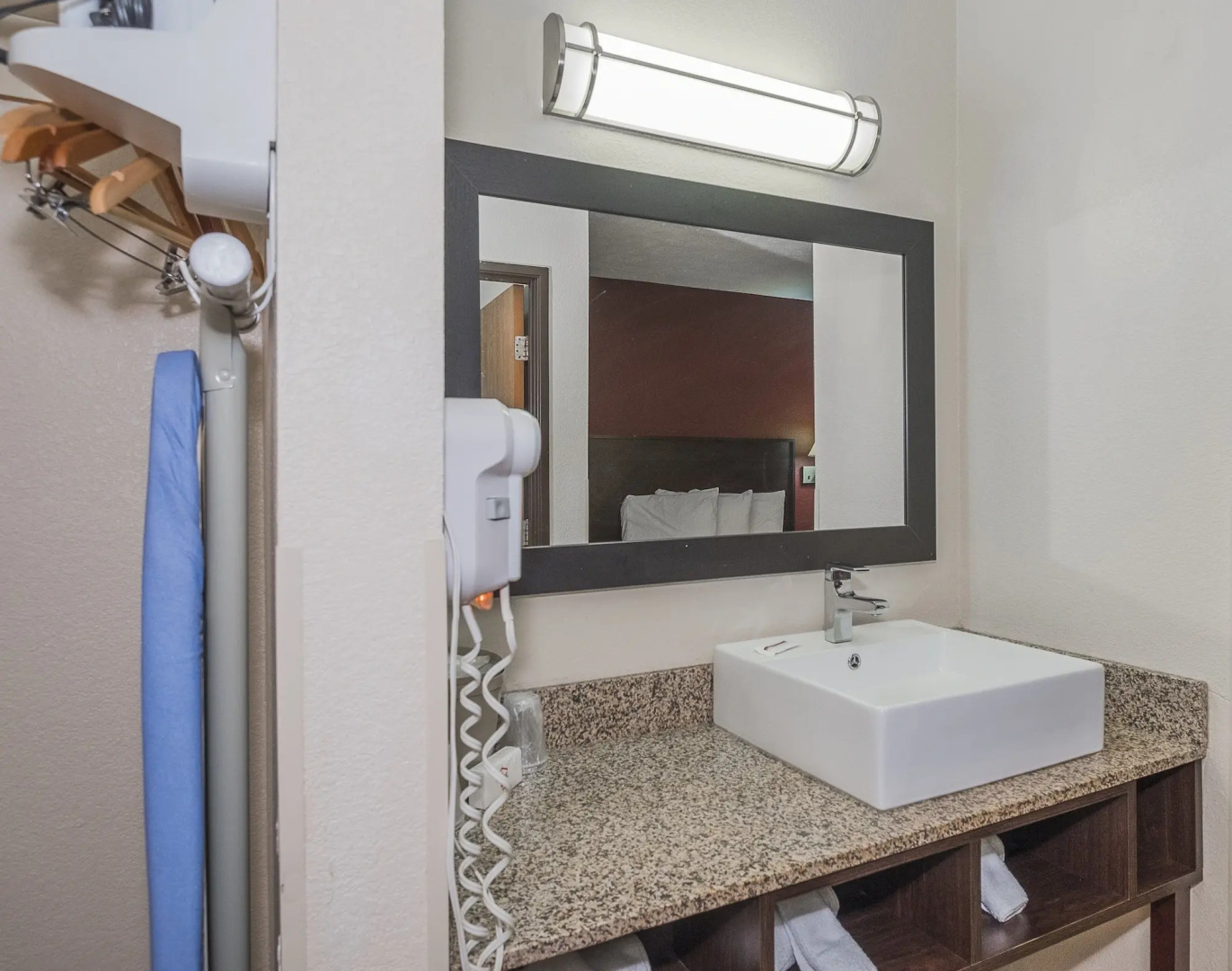 Red Roof Inn & Suites Hermitage