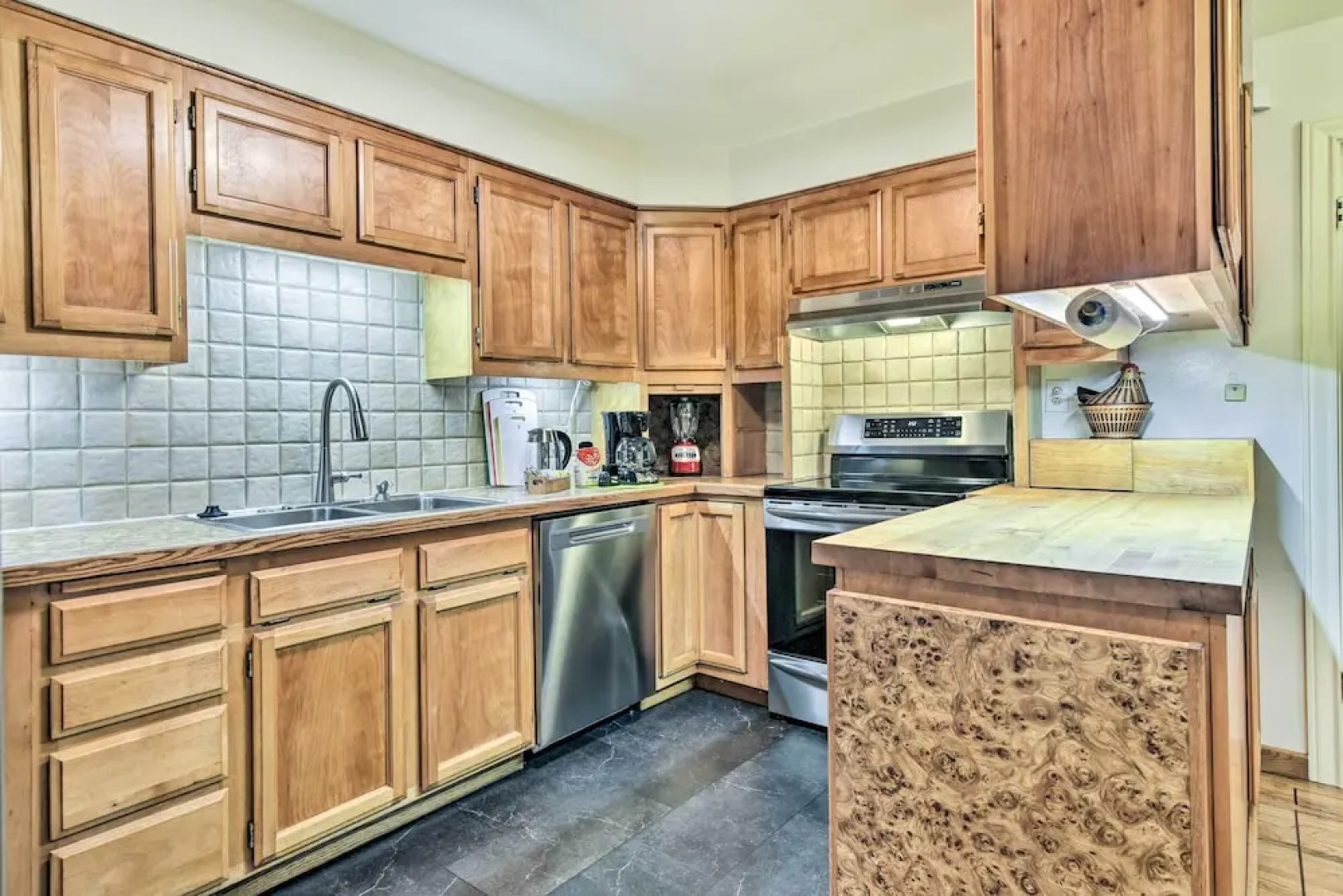 Spacious Hillsboro Home ~ 18 Mi to Portland!