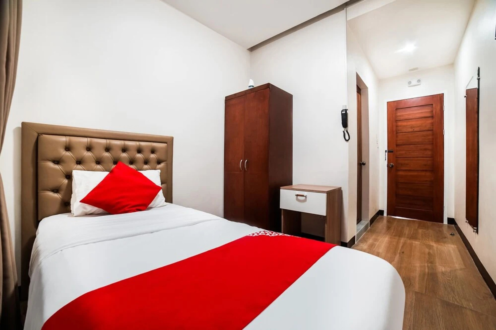 OYO 256 Sakura Suites