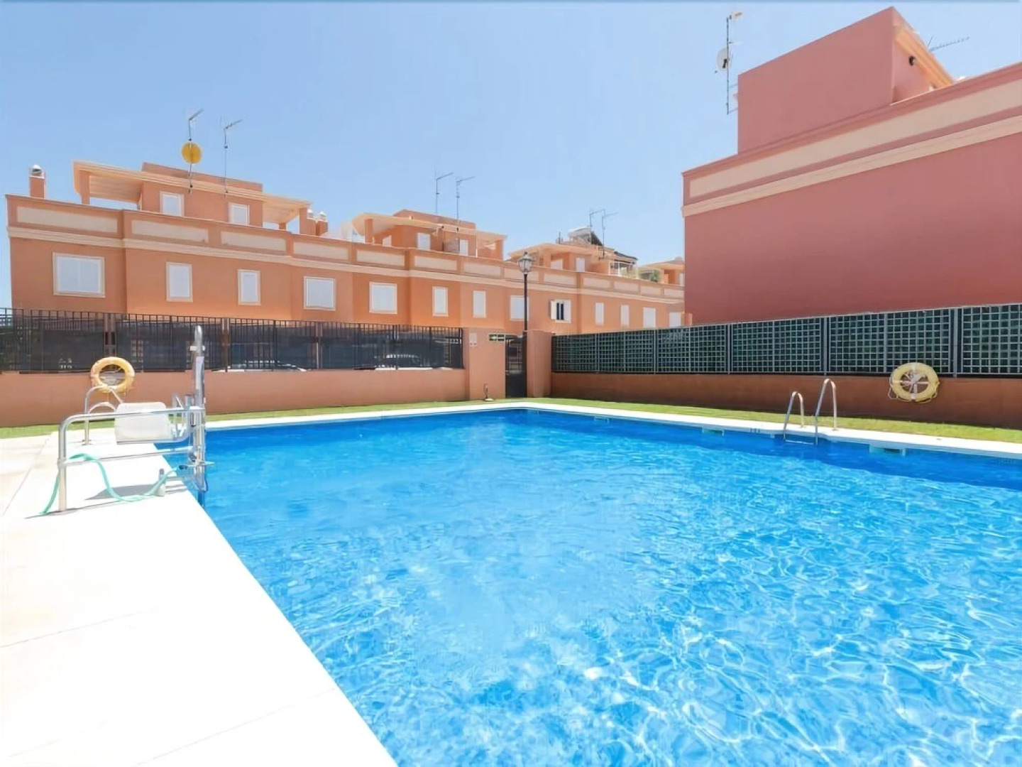 Las Biznagas, casa con barbacoa y piscina comunitaria