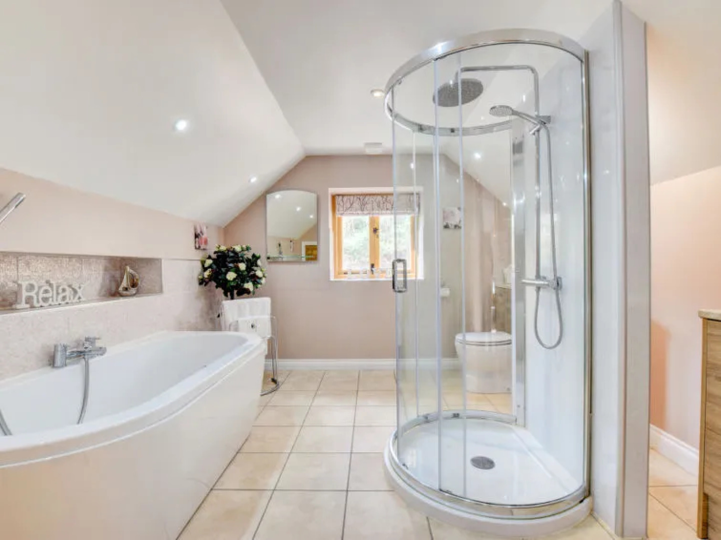 Holiday Home Sgubor yr Onwydden