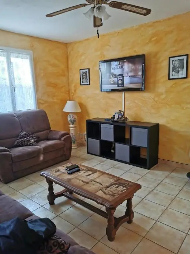 Belle villa de 90m2 au calme avec jardin et parking à 10 mn de la mer en voiture