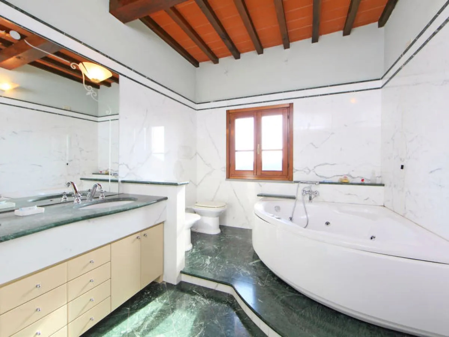 Villa Elena 33120