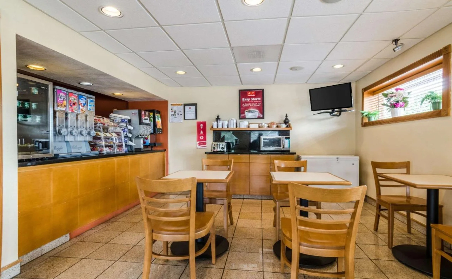 Econo Lodge Inn & Suites I-35 at Shawnee Mission