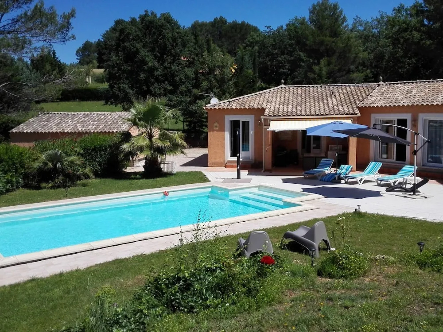 A Villa With a Large Garden, Beautiful View, air Conditioning and Private Pool