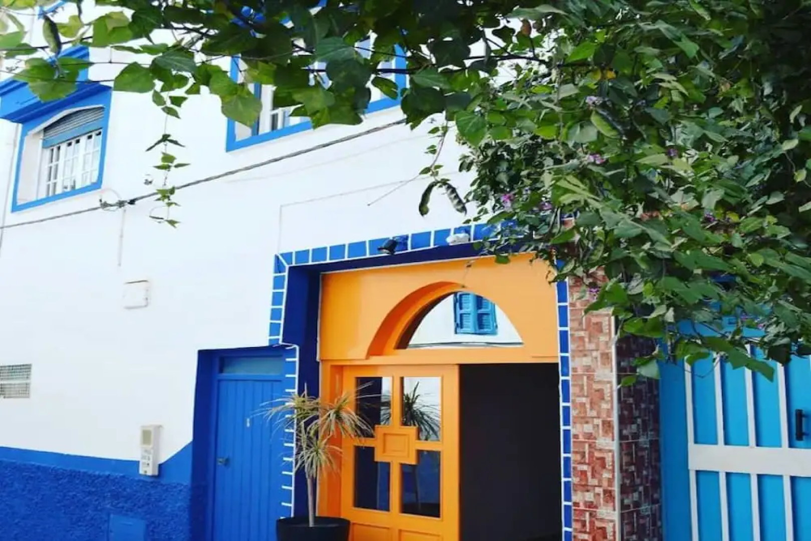 BigBlue Hostel Surf & Coworking