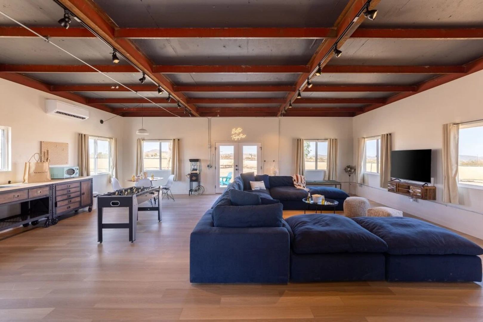 Lost Horse by Avantstay Desert Oasis w/ Mini Pool, Outdoor Entertainers Area & Huge Game Room!