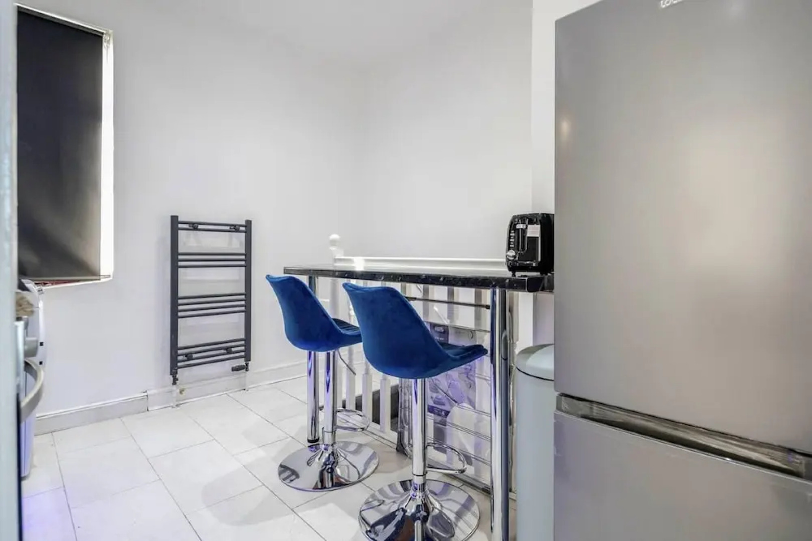 Stunning Top 2 Bed Flat Tilbury Central Location