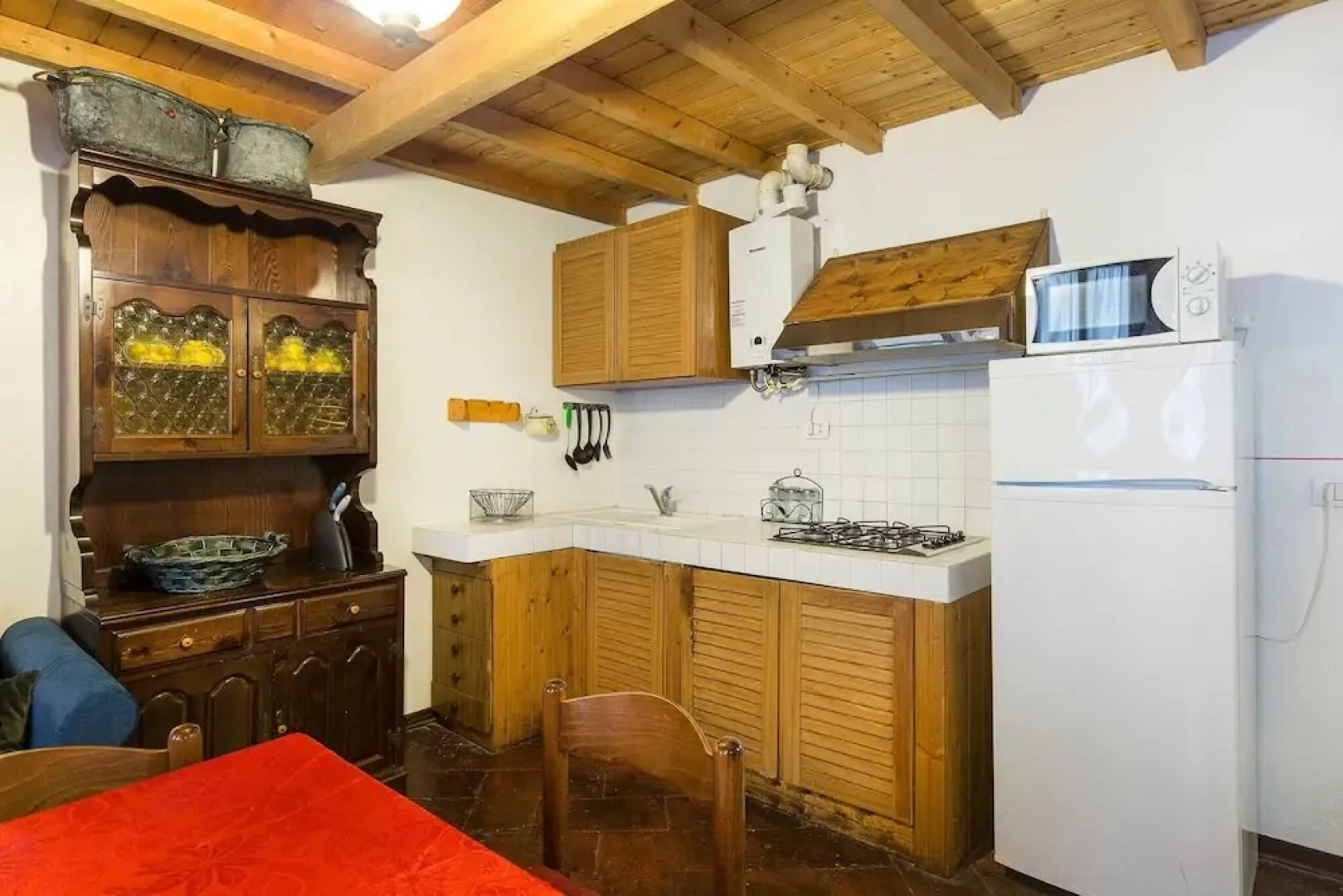 Four-room Apartment 15 Minutes From the Center of Milan