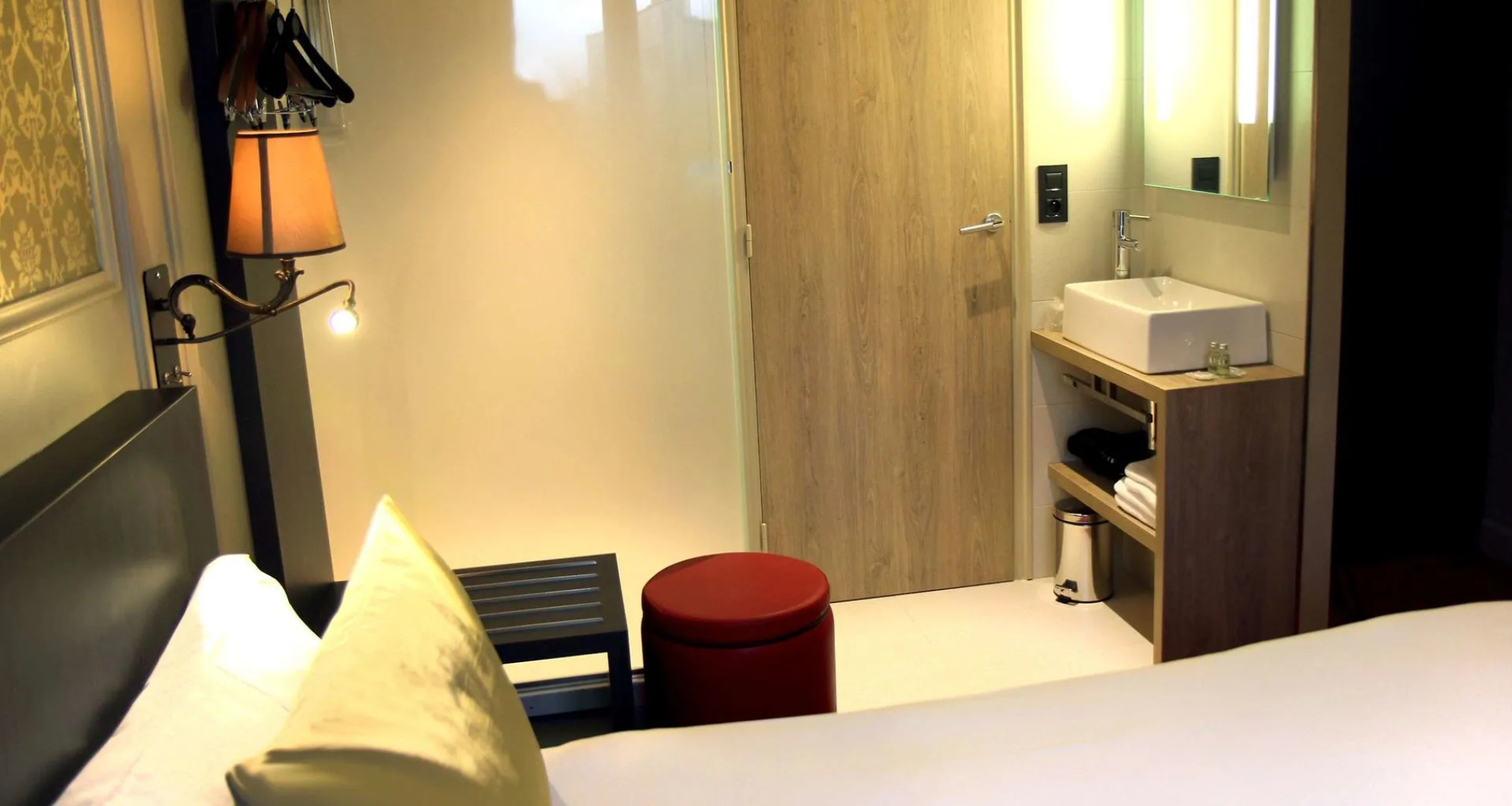 Отель Le Montmartre Saint Pierre