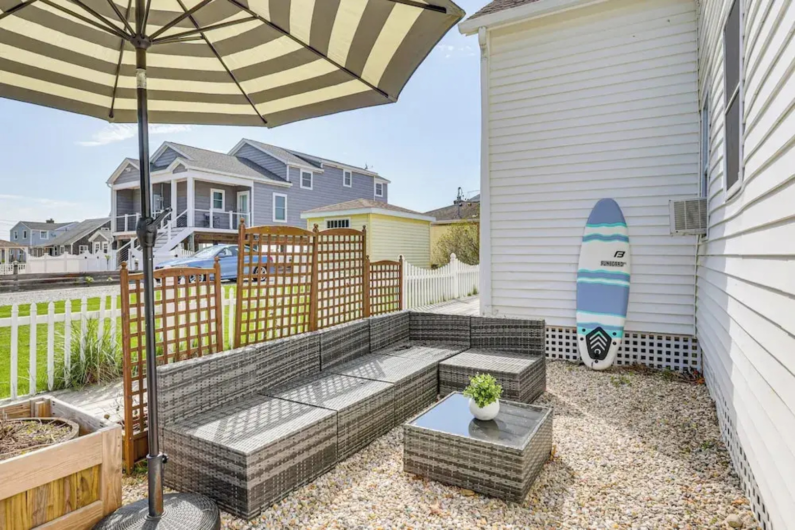 Walk to Hawk's Nest Beach: Coastal Old Lyme Apt