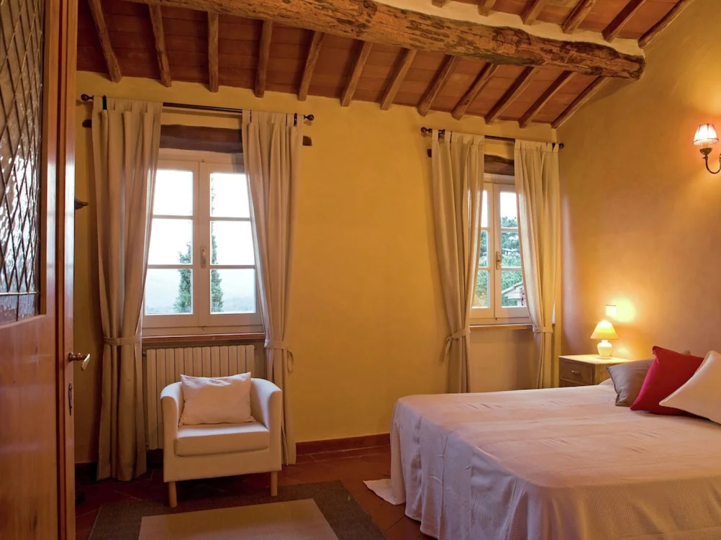 Majestic Farmhouse in Lucignano With Swimming Pool