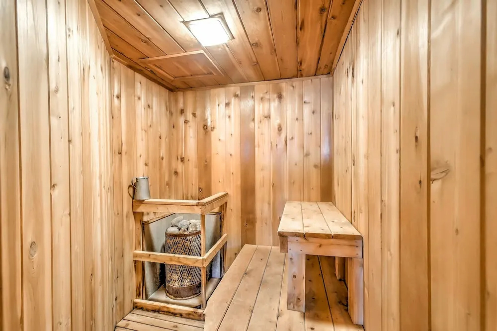 438midsu 4 Bedroom Home