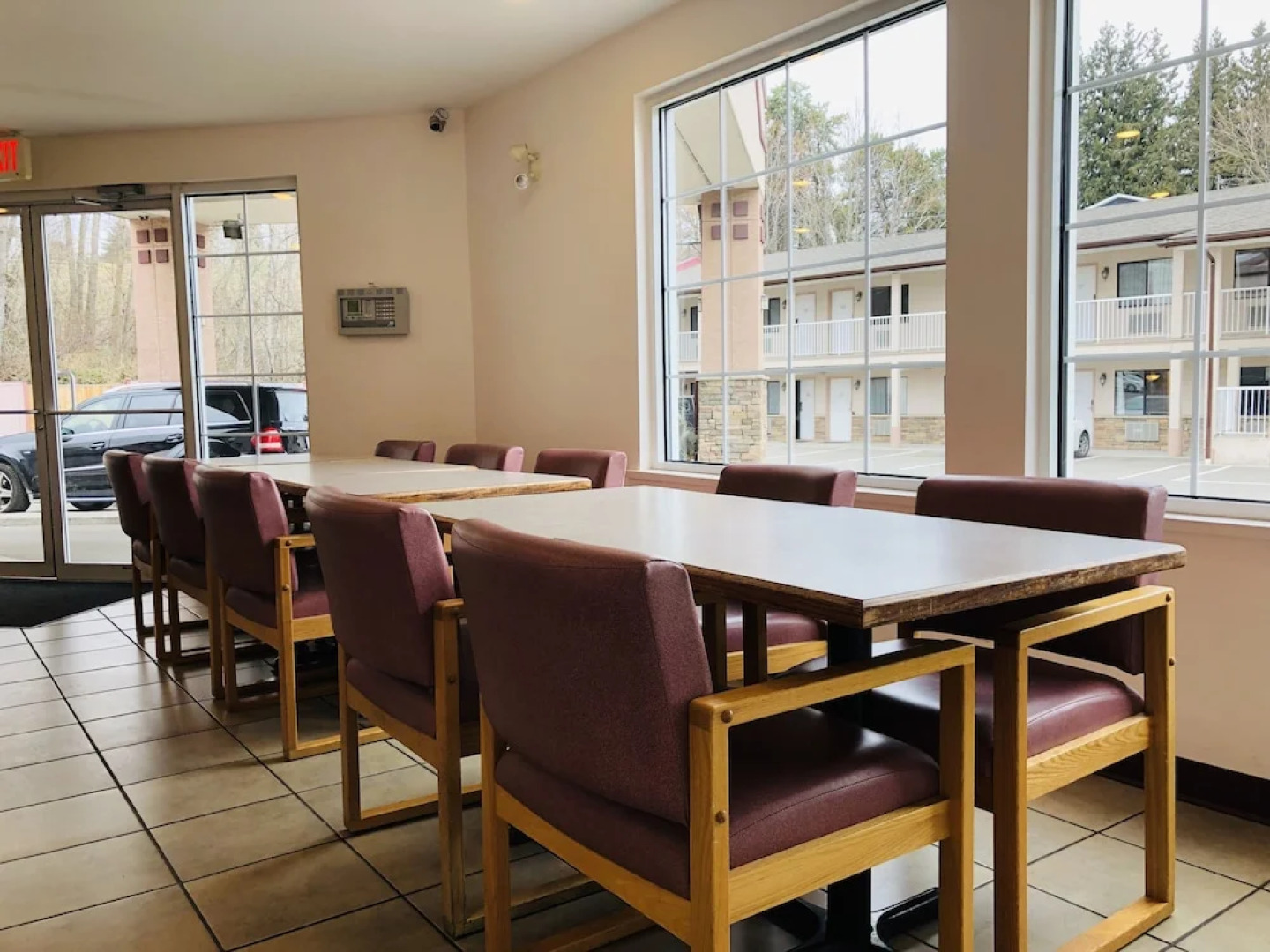 Super 8 Lake Country/Winfield Area