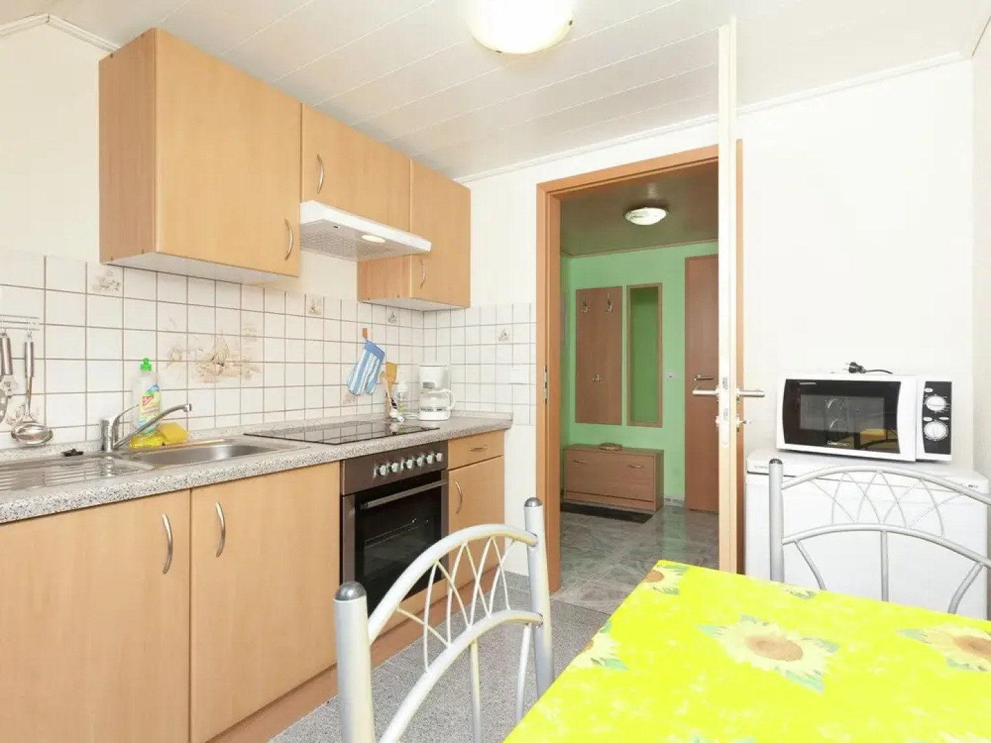 Apartment Near Eisenach With a Separate Entrance and Covered Terrace