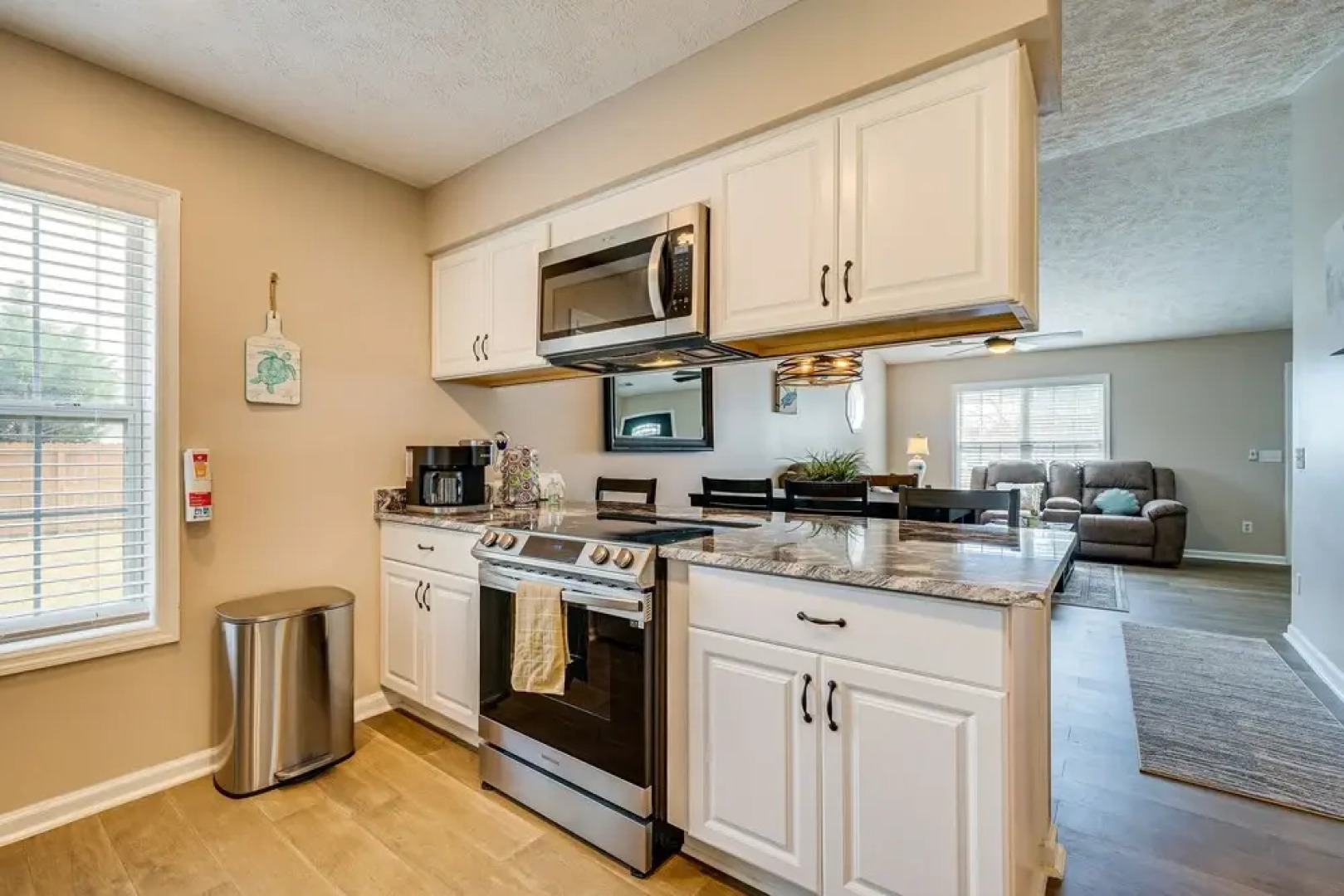 Wilmington Home ~ 7 Mi to Wrightsville Beach!