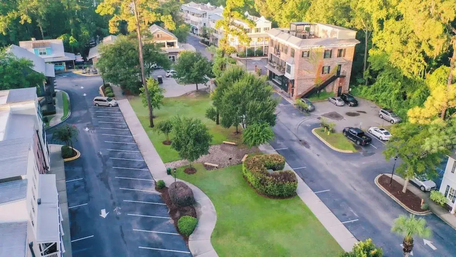 Pearl of the Promenade - Old Town Bluffton, SC 2 Bed Townhome in Prime Location