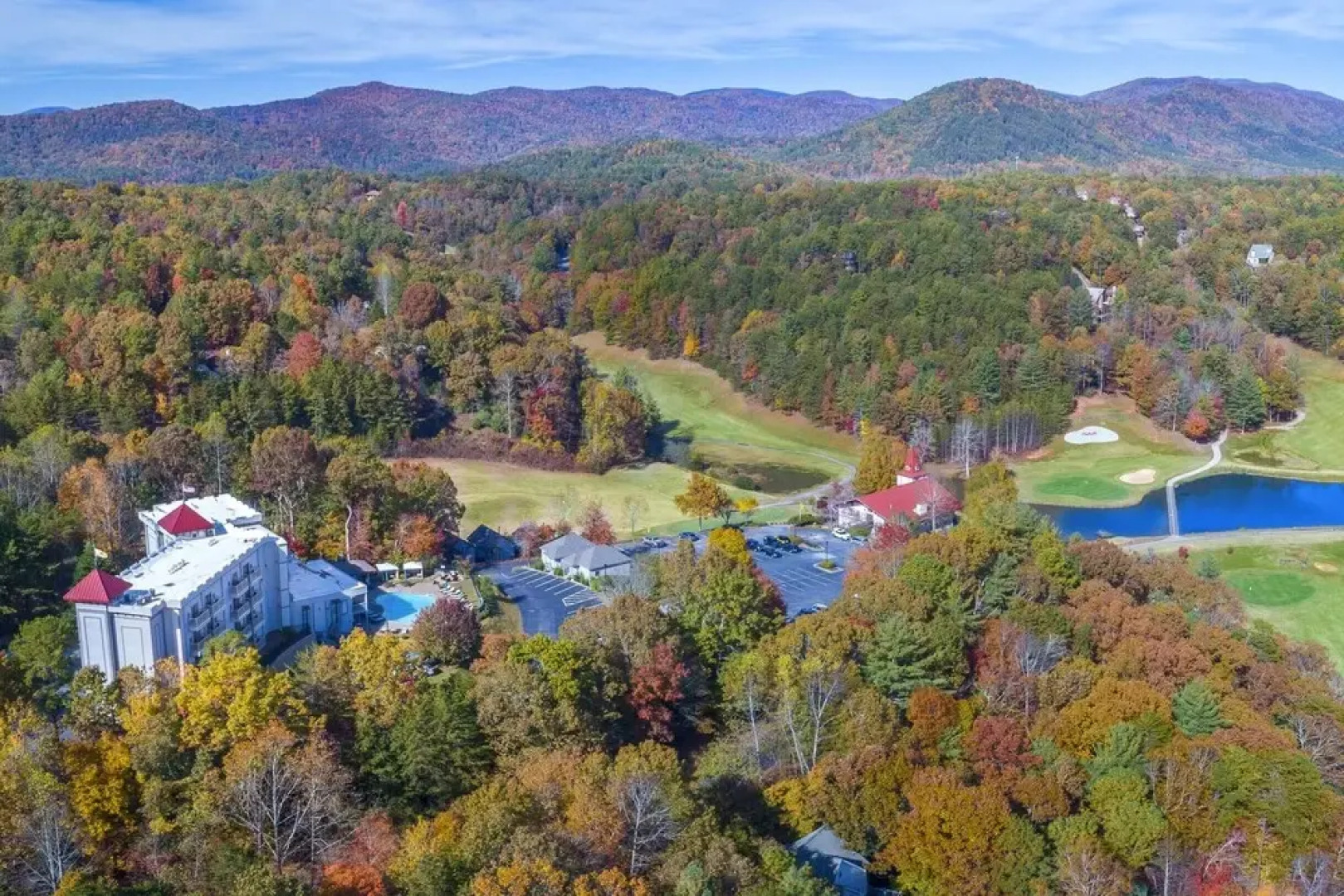 Spacious Log Cabin in Helen w/ Deck & Pool Access!