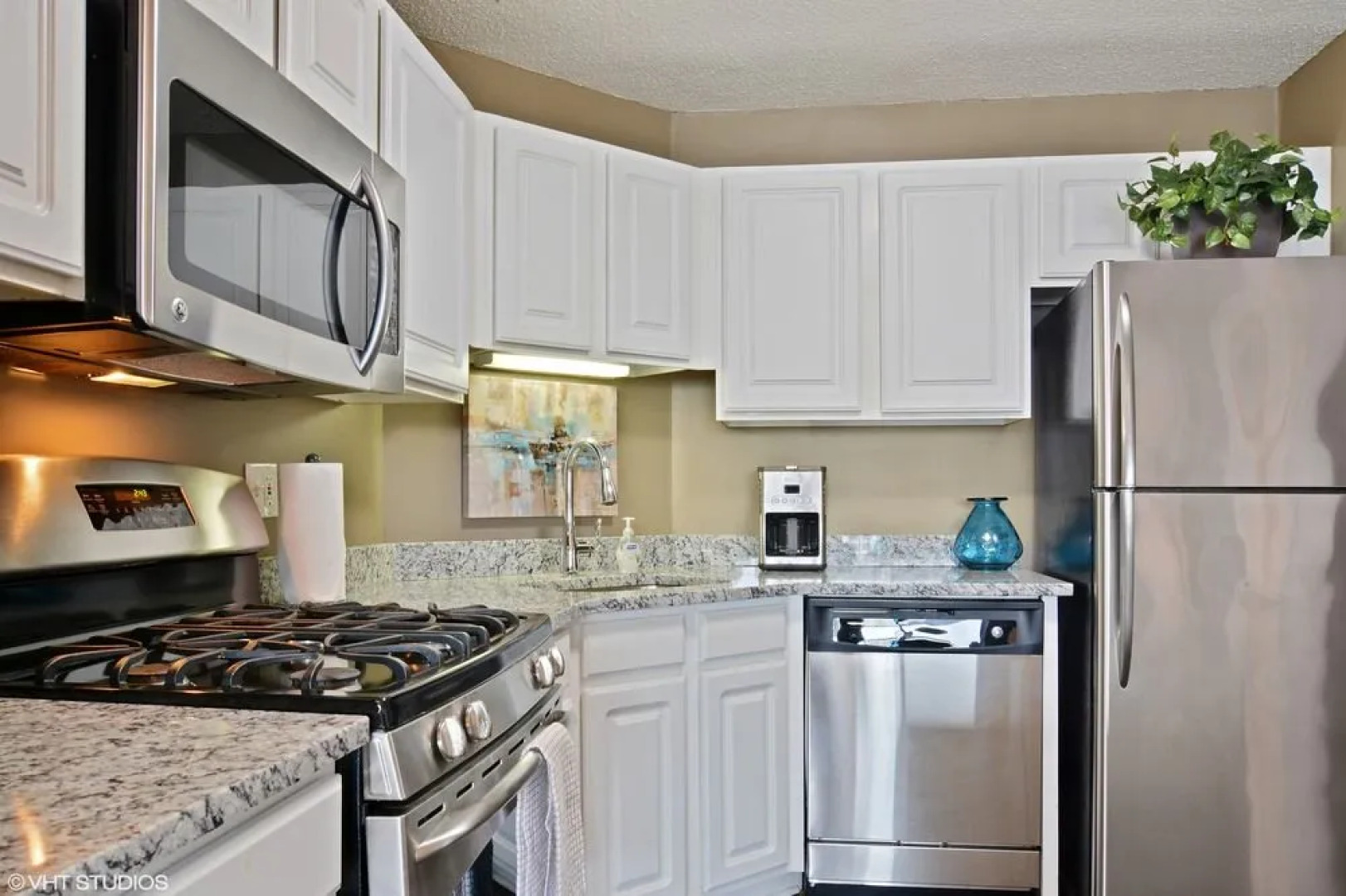 Chicago Grand Plaza Suites