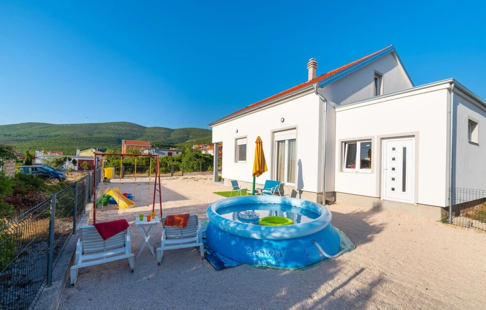 Awesome Home in Karin Gornji With 2 Bedrooms and Wifi